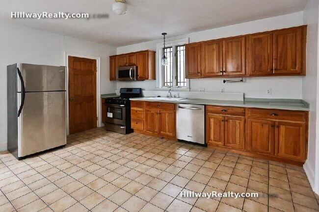 Building Photo - 216 Saratoga St