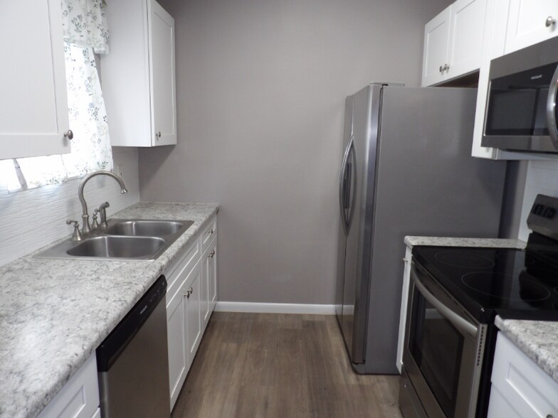 Building Photo - 7015 Woody Creek Dr