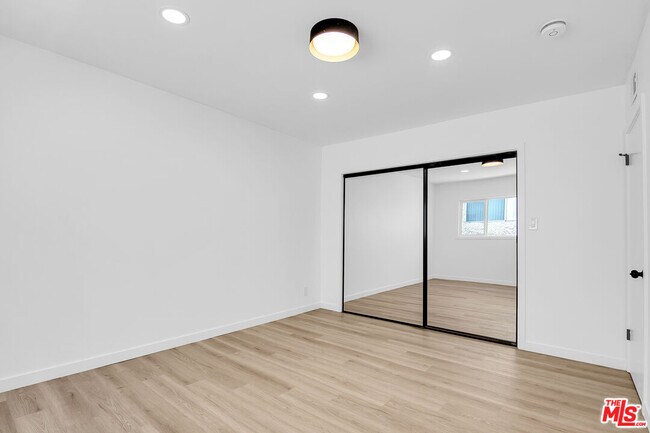 Building Photo - 1021 N Genesee Ave