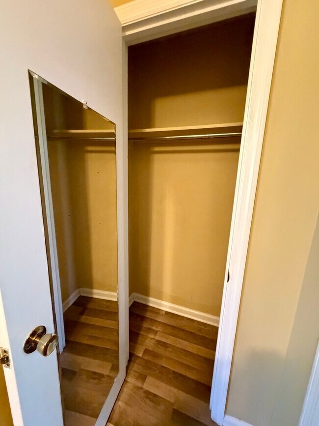 Building Photo - 2 Bed/1 Bath House