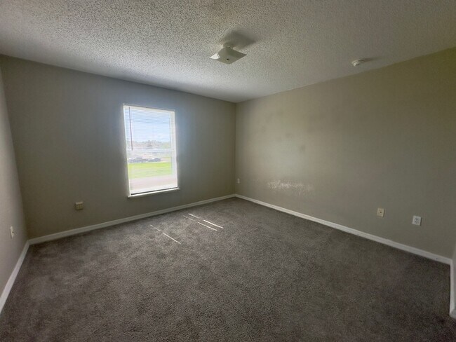 Building Photo - Two-Story Corner Lot!