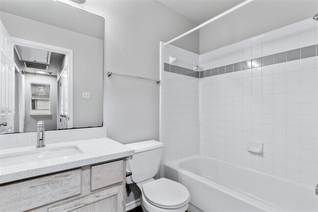 Building Photo - 2808 Kestrel Dr