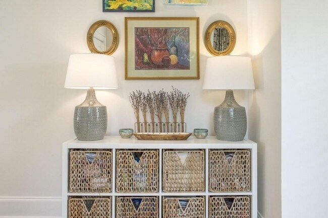 Building Photo - 801 Durant Pl NE