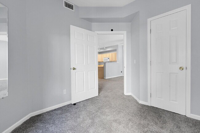 Building Photo - $1,650.00, Spacious 2-bedroom, 1 bath Cond...
