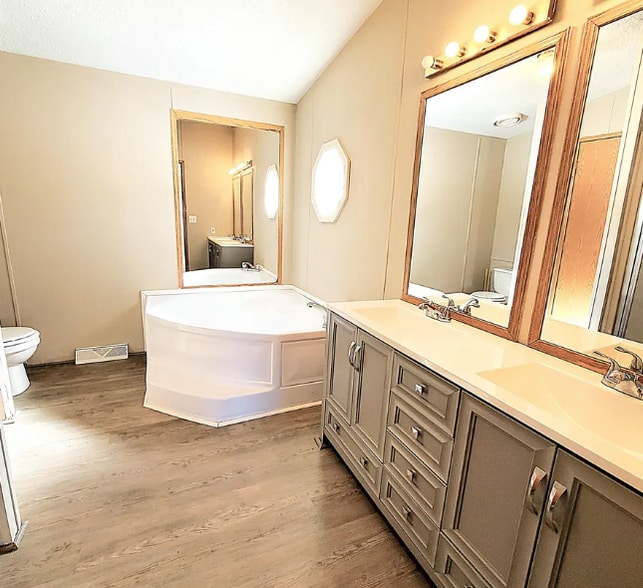 Building Photo - 9366 Starboard Dr