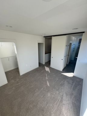 Building Photo - Urban Elegance Meets Everyday Comfort