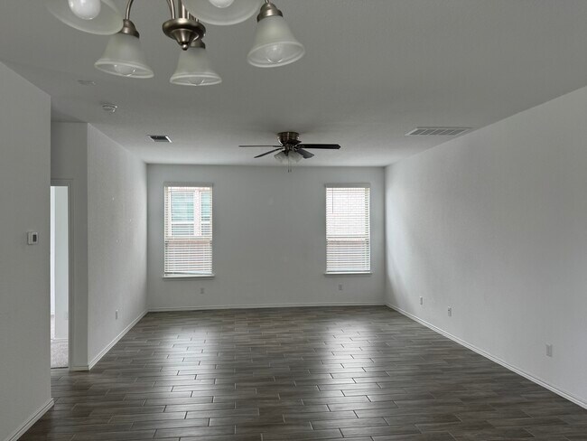 Hall in first floor - 108 Banyon Dr