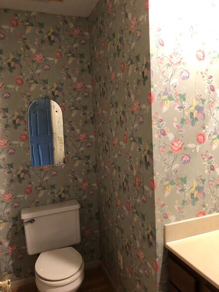 Front Bath - 11117 Jardin Pl