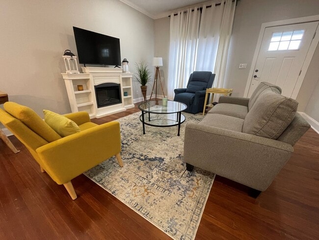 Building Photo - Gorgeous fully furnished home in Cramerton!!