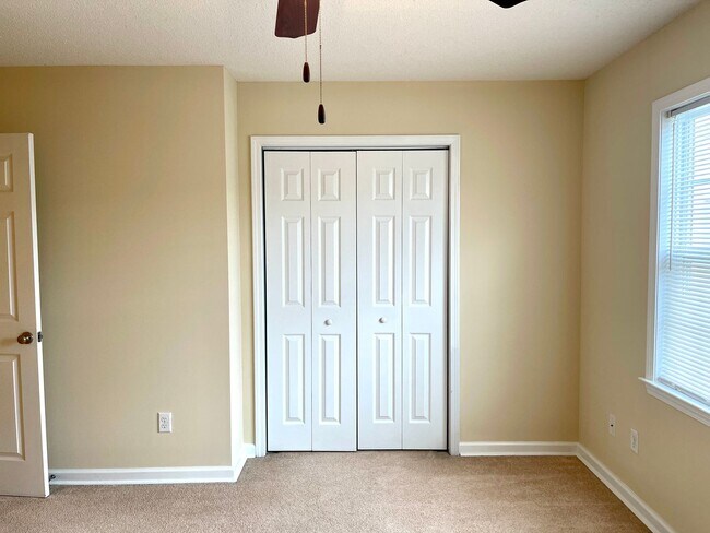 Building Photo - Charming 2BR Townhome Minutes from Hwy 172 Back Gate