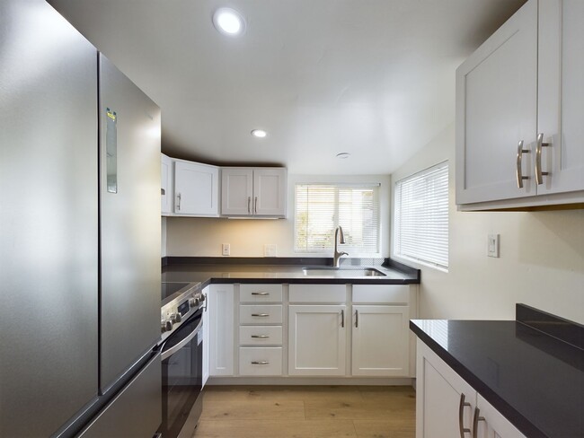 Building Photo - Adorable Remodeled Cottage in Seaside
