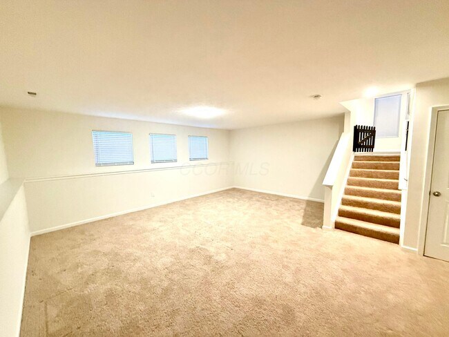 Building Photo - 1916 Pomodoro Dr