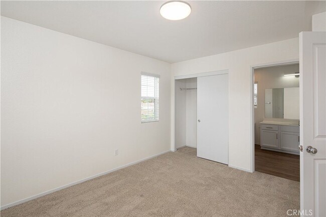 Building Photo - 1425 Crown Cir