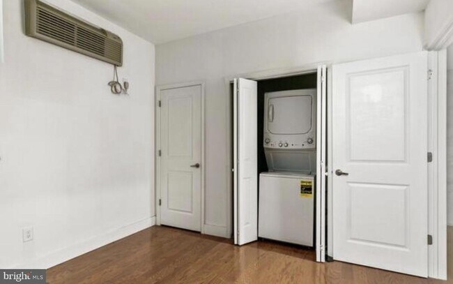 Building Photo - 2633-39-1639 Poplar St