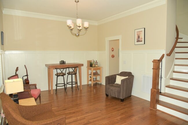 Building Photo - Beautiful, Spacious 4 bedroom 3 bath home ...
