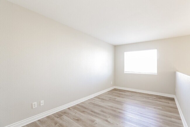 Building Photo - 7533 Hickory Hills Dr