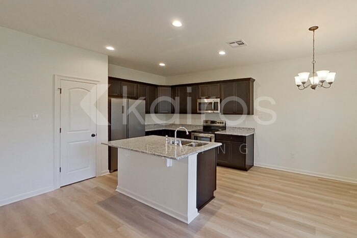 Building Photo - 123 Salvat Dr