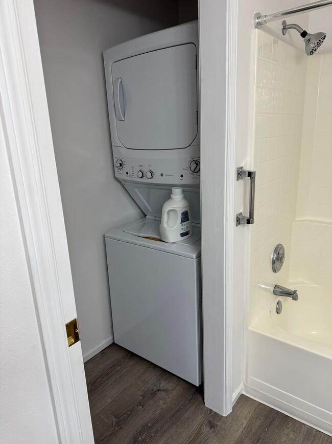 Building Photo - Available now!!! Beautiful Springfield Condo in 55 and over community!