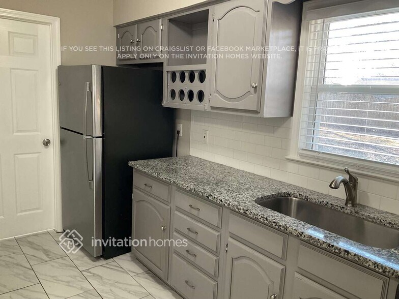 Building Photo - 3558 Pine Needle Dr SW