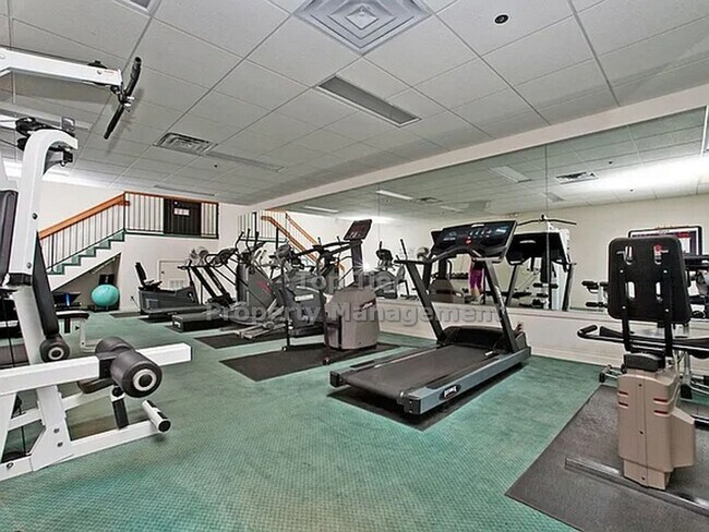 Building Photo - Upgraded Top-Floor 2 bed/ 2 bath with Pool...