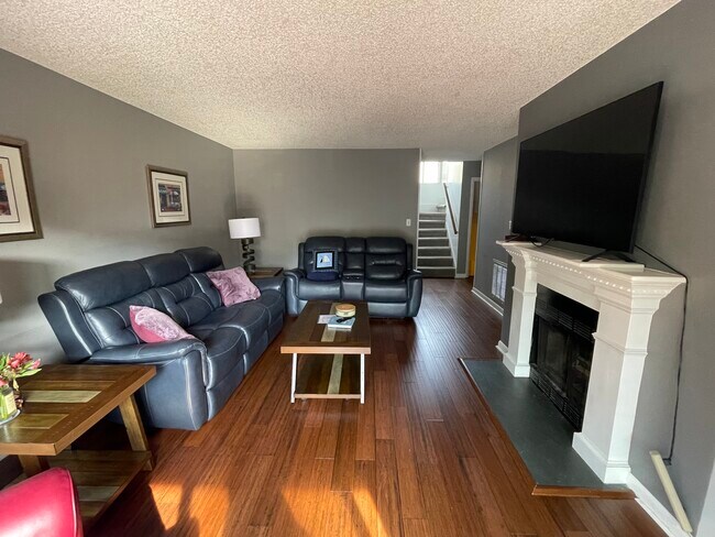 Building Photo - 2425 Cypress Ct