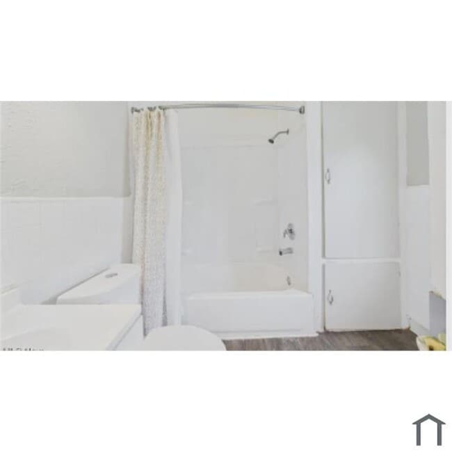 Building Photo - 14501 Jenne Ave