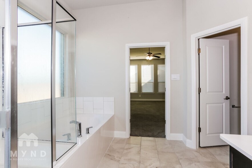 Building Photo - 6002 S 14th St