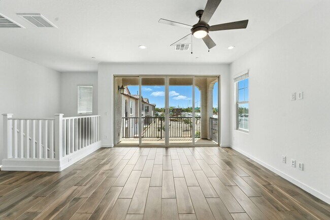Building Photo - Like Brand New Luxurious Modern 3 Bedroom ...