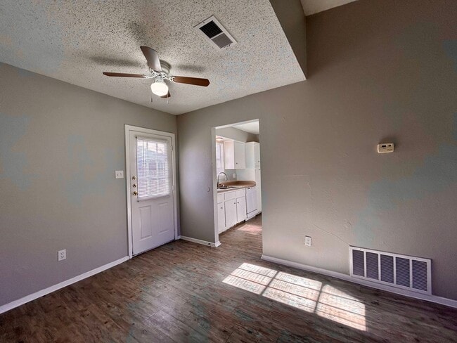 Building Photo - 10409 Golden Meadow Dr