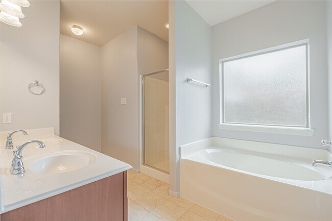 Building Photo - 28514 Lockeridge Springs Dr