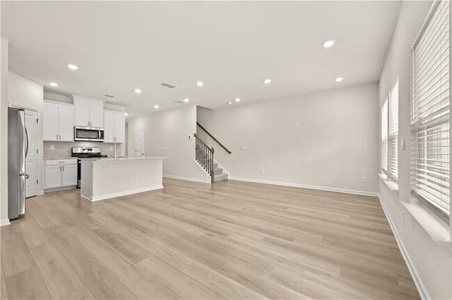 Building Photo - 3635 Shore Wood Ave