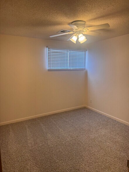 Building Photo - 4623 W Keim Dr