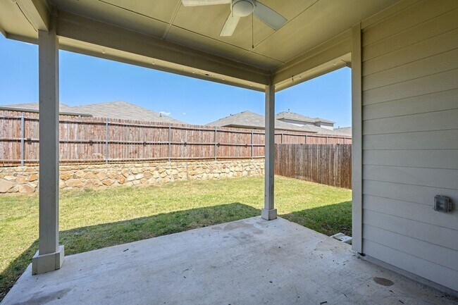 Building Photo - 841 Blackhorse Trl
