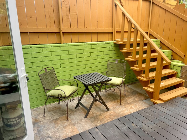 Patio and gas grill - 3050 Driscoll Dr