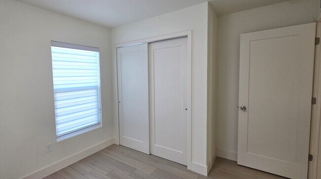 Building Photo - 926-912 12th Ave S