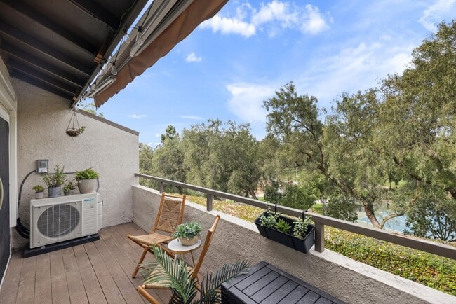 Building Photo - beautifully upgraded 2-bedroom, 1-bath condo in the highly desirable Bench Mark Villas Community