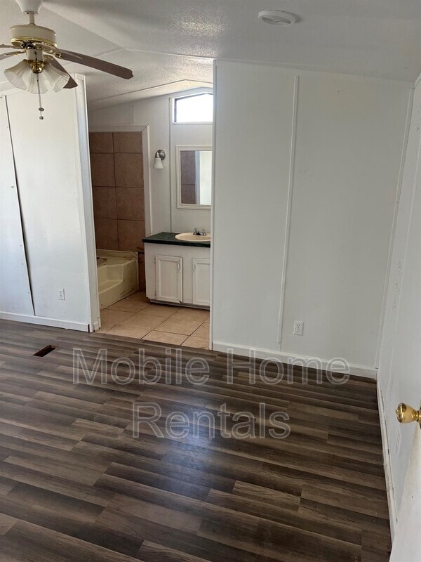 Building Photo - 515 Moby Ct