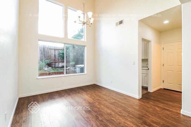 Building Photo - 6102 Cameo Dr