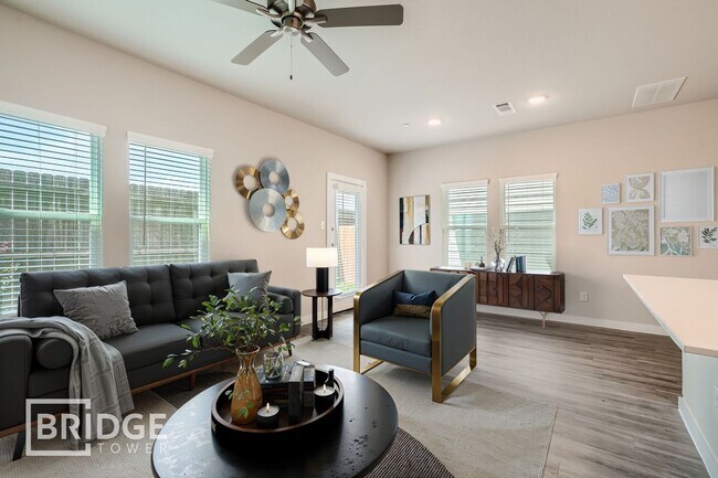 Building Photo - 430 S Centro Cir