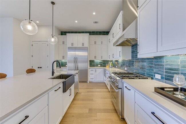 Building Photo - 2401 Trailside Dr