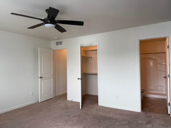 Building Photo - House For Lease