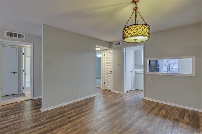 Building Photo - 1601 N Bryant St