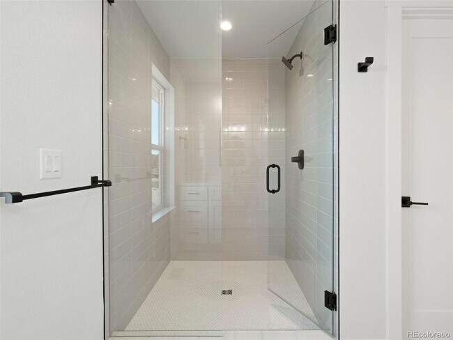 Building Photo - Brand New 4BD, 4BA Half-Duplex in Villa Park