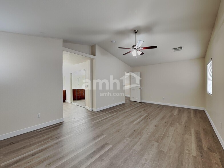 Building Photo - 3810 Shimmering Creek Ave