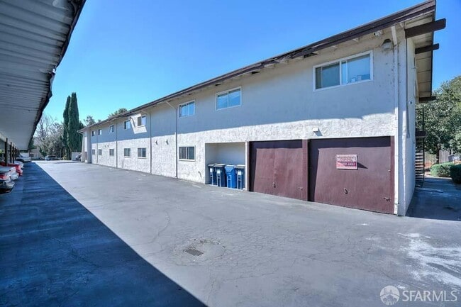 Building Photo - 46728 Crawford St