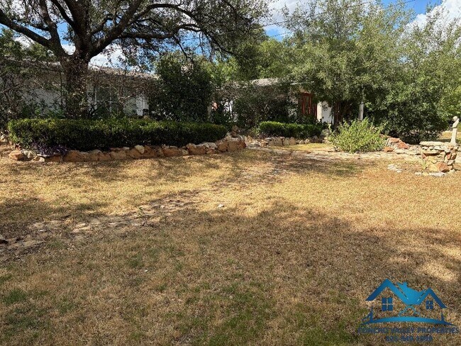 Building Photo - 2661 Oxford Ave