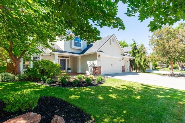 Building Photo - 3 Bed 2.5 Bath In The Heart Of Eagle