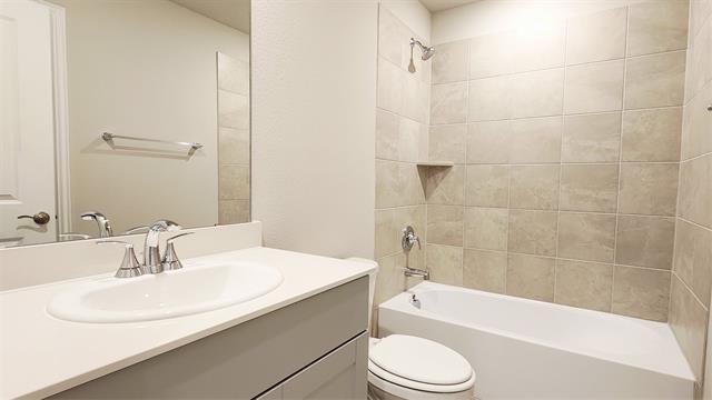 Building Photo - 417 Stagg St