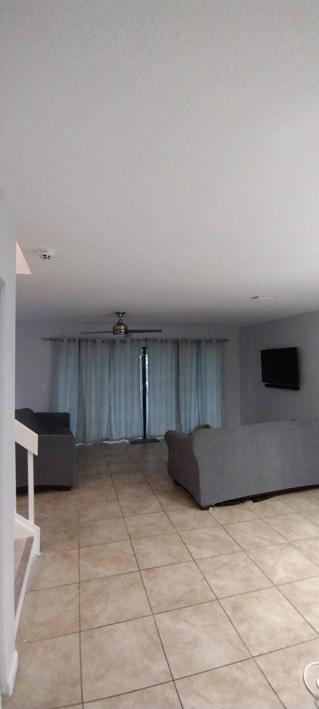Building Photo - 1621 Woodbridge Lakes Cir