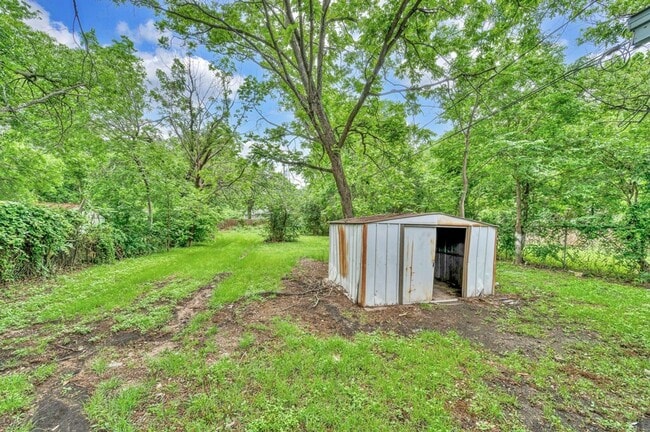 Building Photo - Newly remodeled 3 bedroom/2 baths coming s...